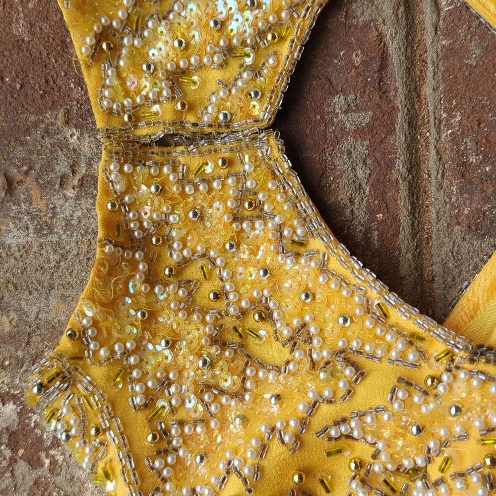 Vintage 1980s Alyce Designs Yellow All Over Glass Beaded Formal Dress - Picture 7 of 8